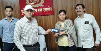 सालभर में गुए हुए 15 लाख कीमत के 100 मोबाइल पुलिस ने ढंूढे, परिजन को सौंपे